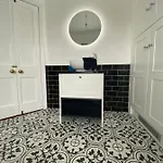 New Listing Faye's Place 펜션 도니골