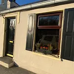 New Listing Faye's Place 펜션
